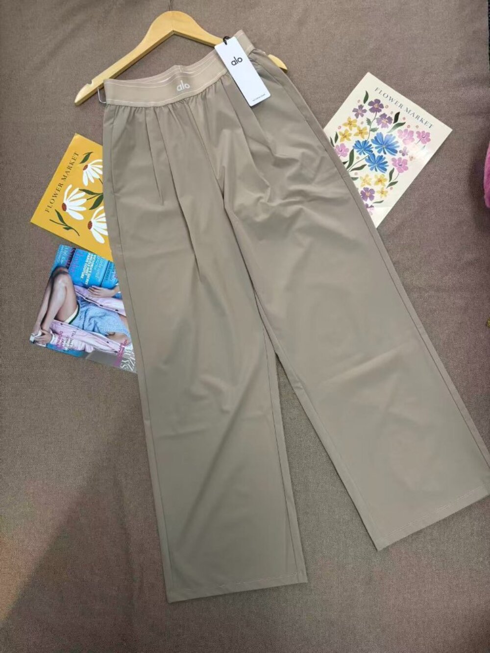 NWT🏵Alo Yoga Suit Up Trouser Gravel Color Regular 30-inch Inner Seam Length 🤍 - Picture 3 of 10